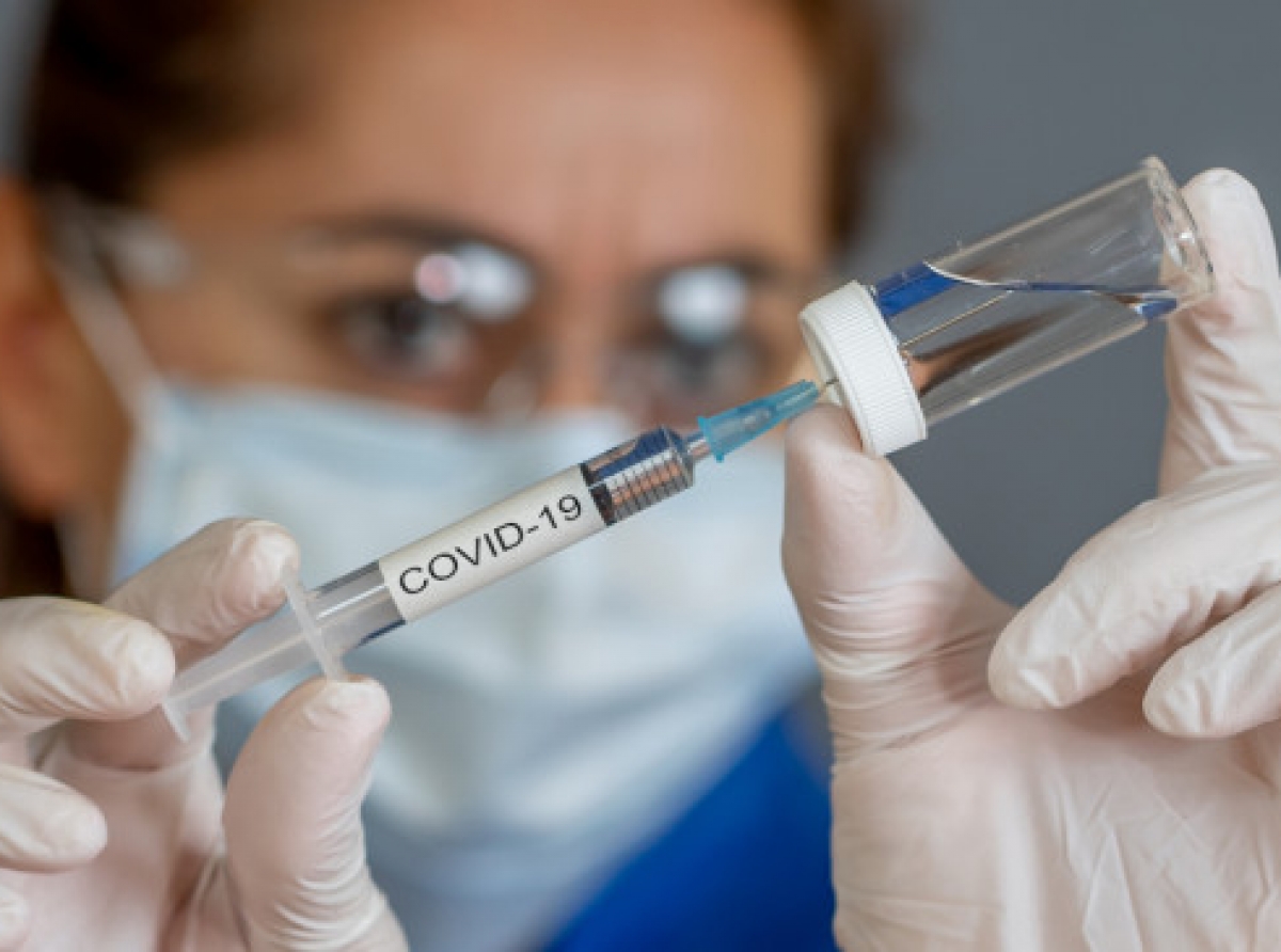 Αναστολή δοκιμών του εμβολίου κατά COVID-19 μετά την εκδήλωση ανεξήγητης ασθένειας 
