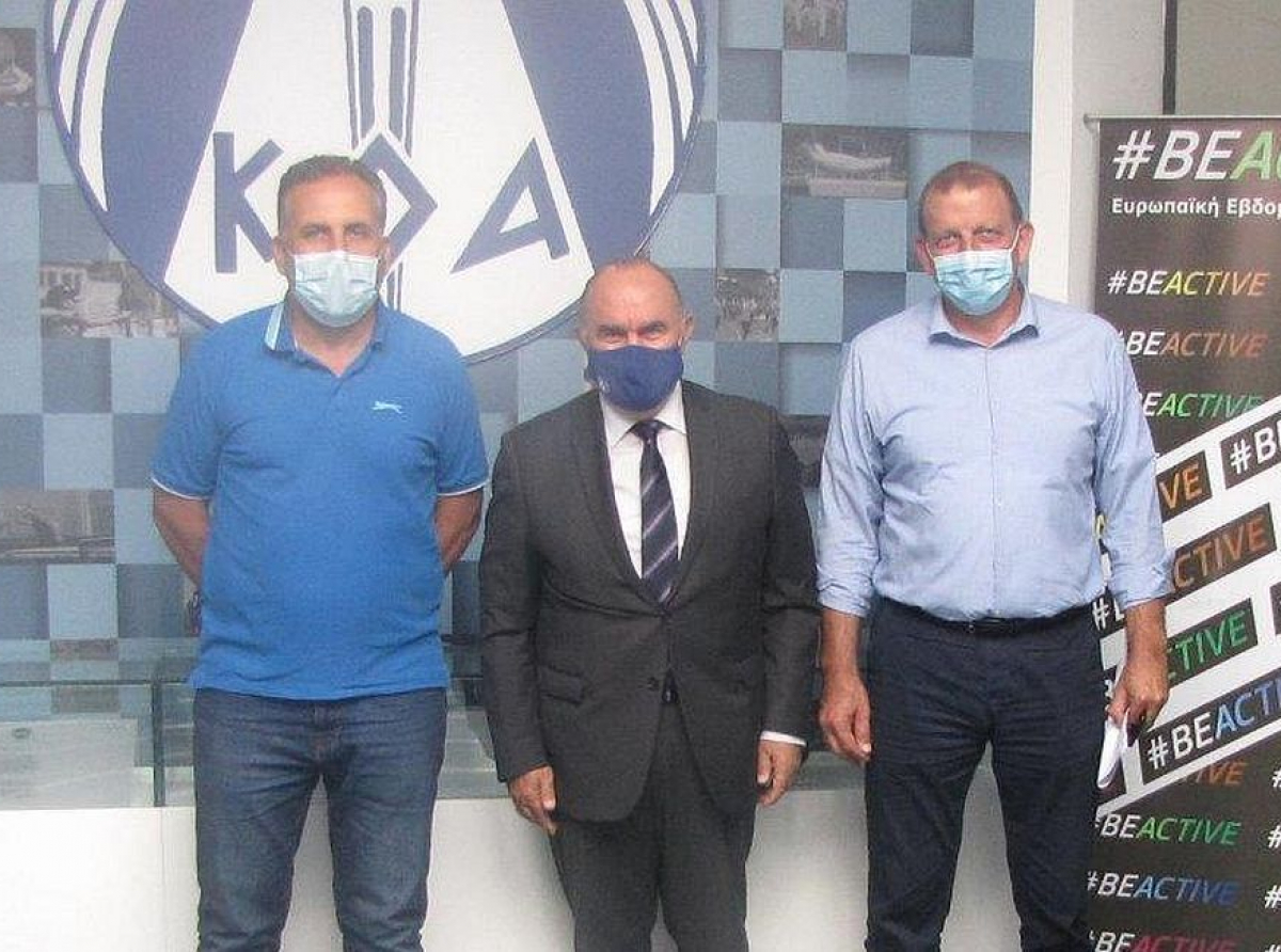 Για αναβάθμιση του κοινοτικού γηπέδου Παρεκκλησιάς συζήτησαν ΚΟΑ και κοινοτικές αρχές