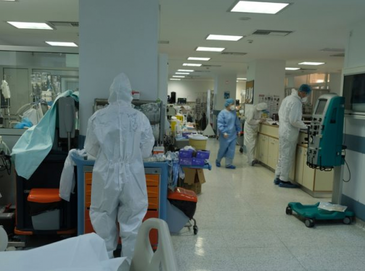 Ελλάδα: 916 νέα κρούσματα, 96 θάνατοι και 527 διασωληνωμένοι 