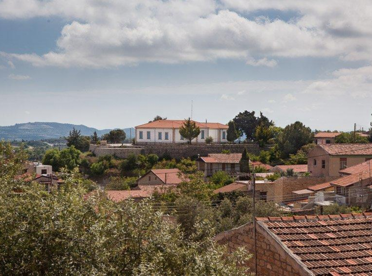 Βουνί, το γραφικό κρασοχώρι της Λεμεσού με τα λιθόστρωτα δρομάκια (Φώτο)