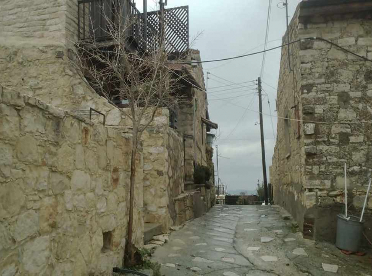 Το χωριό Άγιος Θεράπων