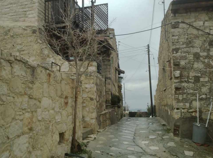Το χωριό Άγιος Θεράπων