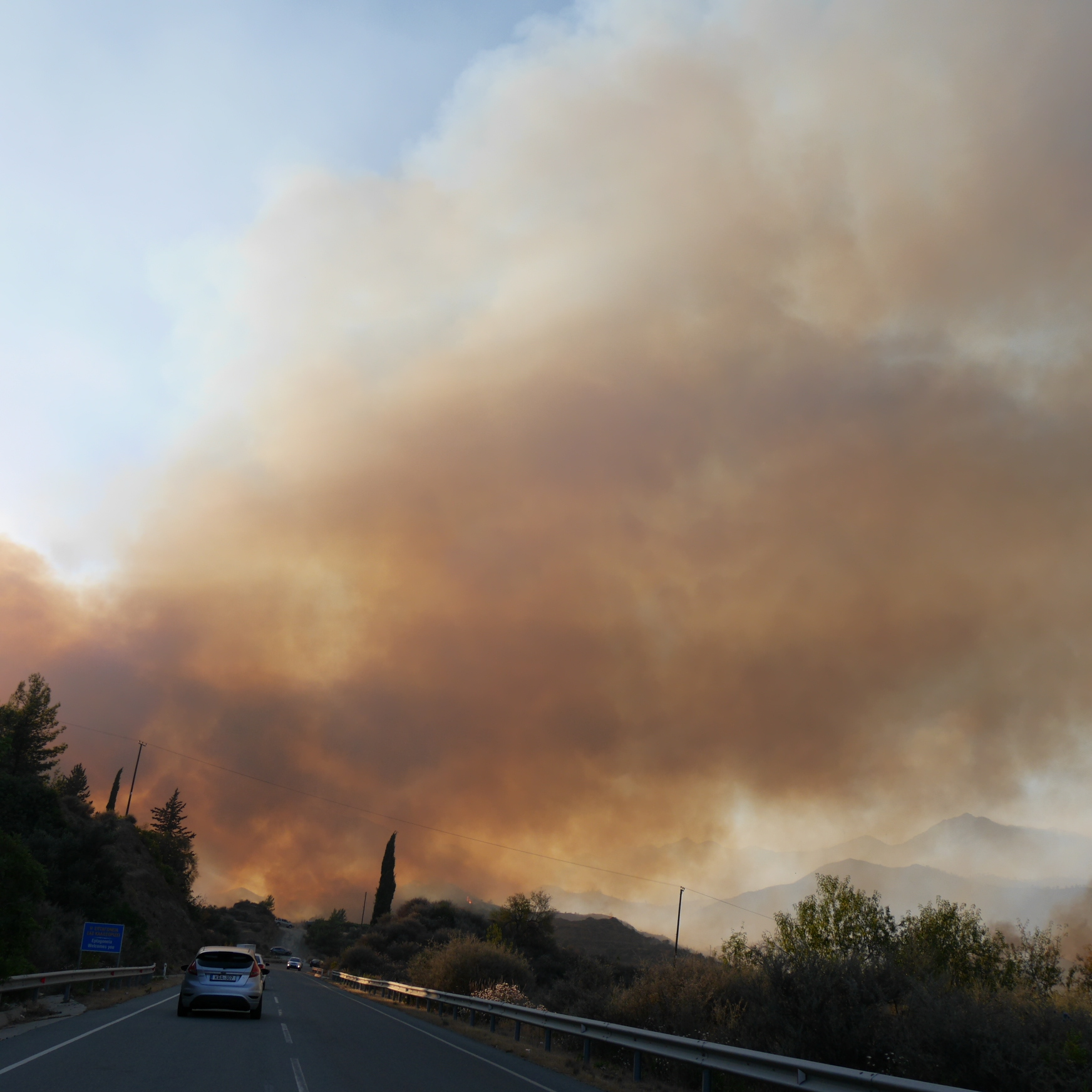 Παραδόθηκε το κονδύλι για τους πληγέντες από τις πρόσφατες πυρκαγιές