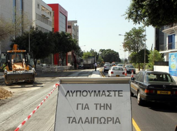 Συνεχίζονται οι εργασίες κατασκευής του κυκλικού κόμβου στη συμβολή της οδού Χριστάκη Κράνου με την οδό Δαιδαλίδων, στη Γερμασόγεια