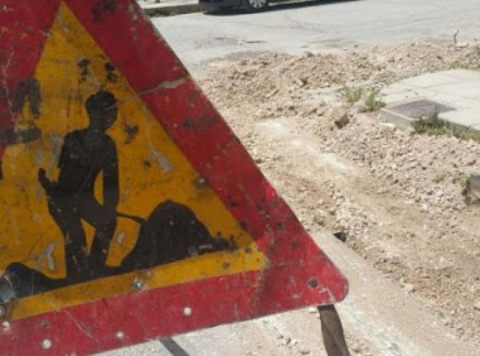 Εργασίες εκσκαφής και τοποθέτησης καλωδίων στην οδό Ηλία Καννάουρου, στoν Ύψωνα