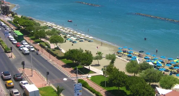 Εργασίες συντήρησης στην Ακτή Ολυμπίων