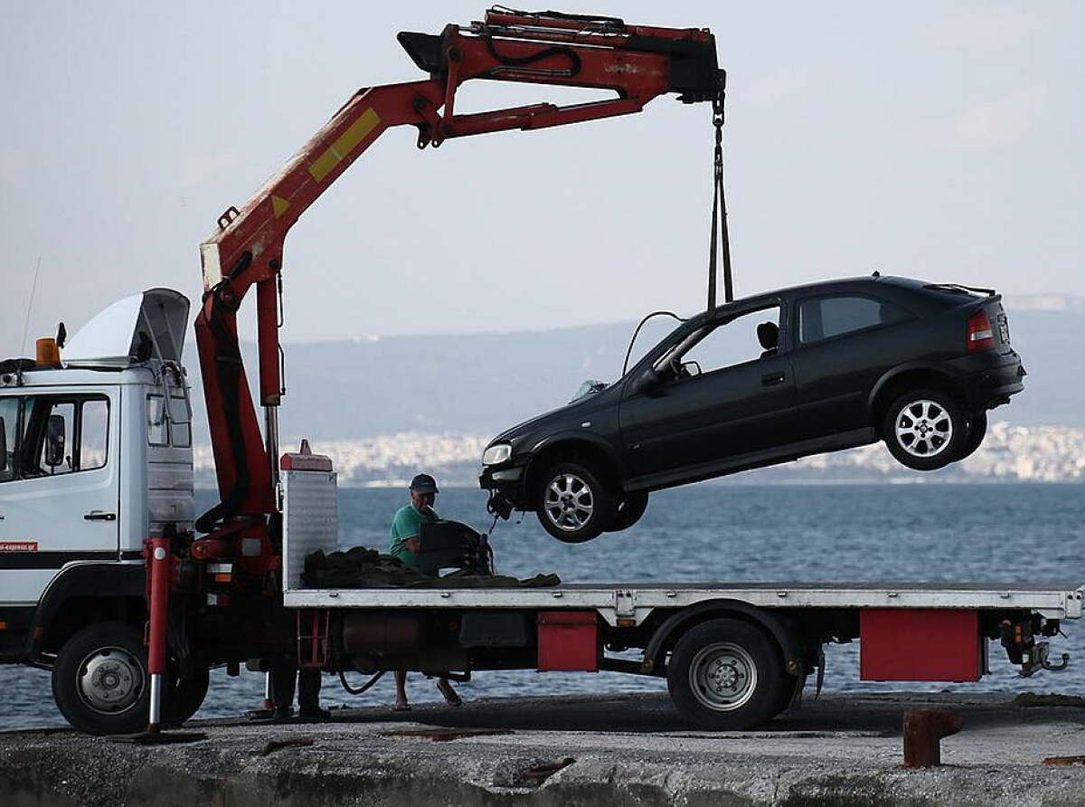 Τραγωδία στη Θεσσαλονίκη: «Έβαλαν χειροπέδες και αυτοκτόνησαν» - Η δραματική ιστορία μητέρας και γιου