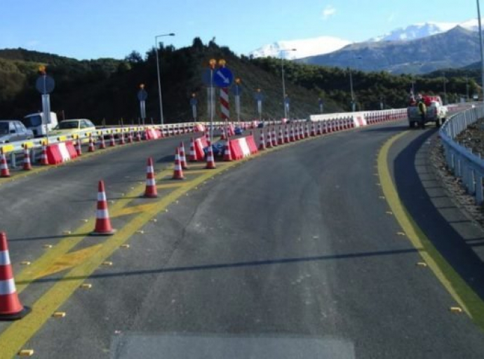 Εργασίες συντήρησης οδοστρώματος στη Λεωφόρο Αγίου Αθανασίου, στη Λεμεσό
