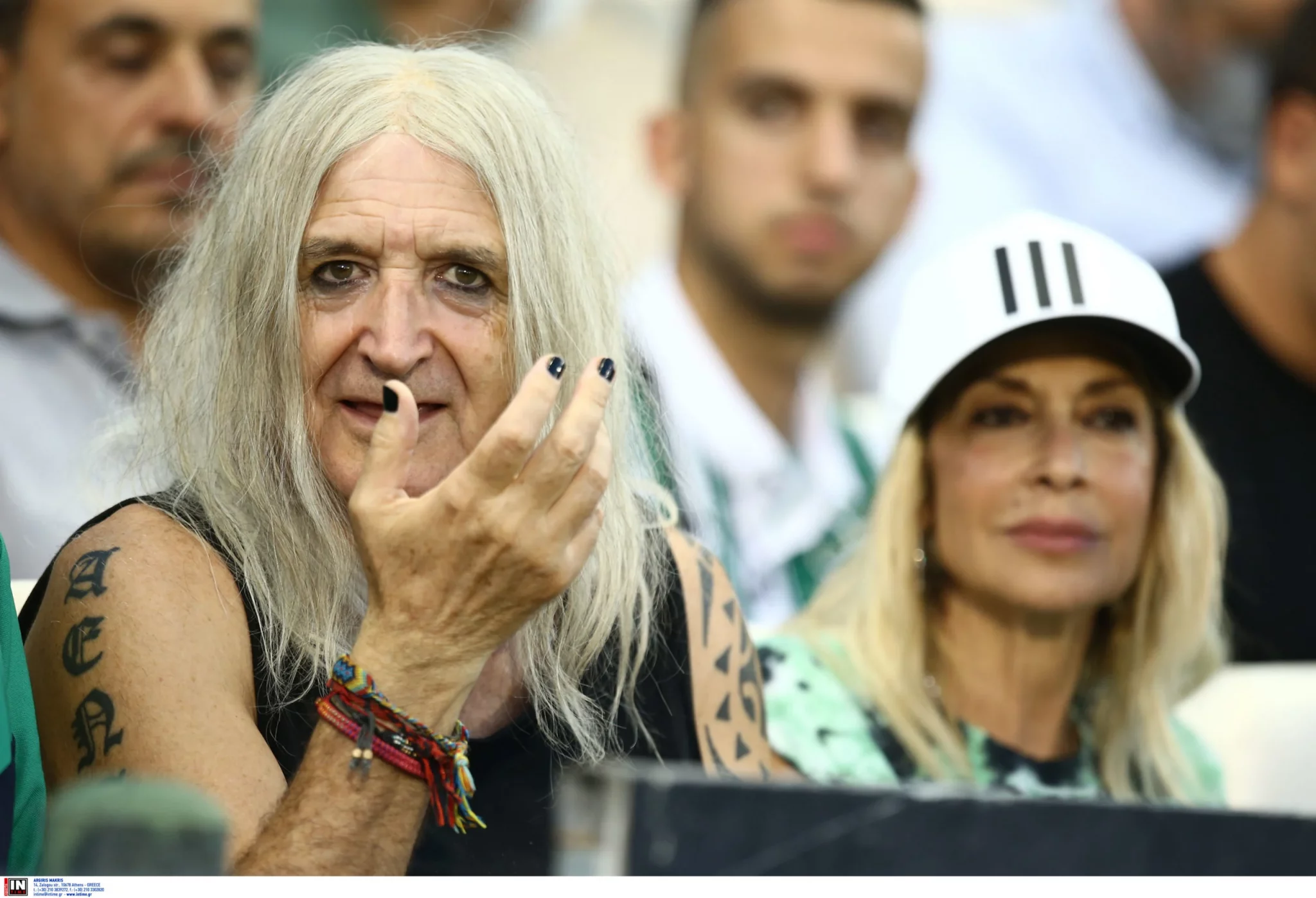 Τρέλανε τις γυναίκες ο Νίκος Καρβέλας με την χθεσινή του εμφάνιση στον αγώνα του Παναθηναϊκού
