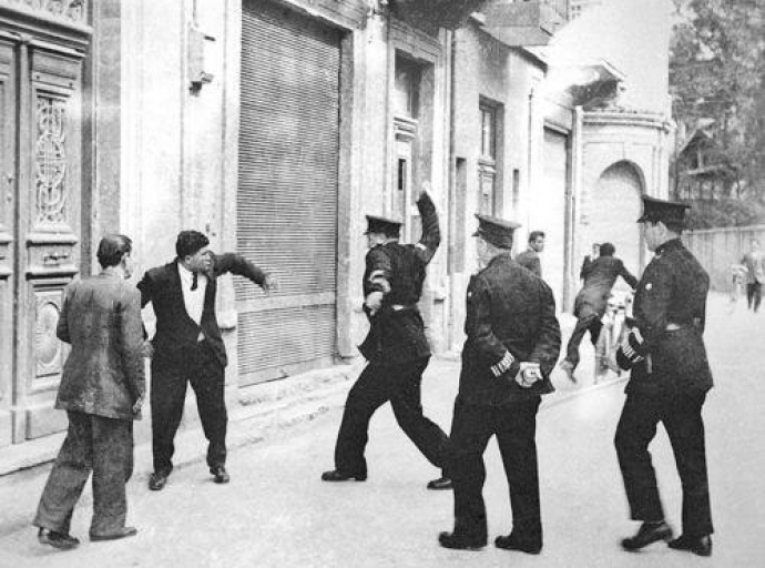 Τα κοπέλλια που 'δαν τ' Άγιον Φως προώρως....