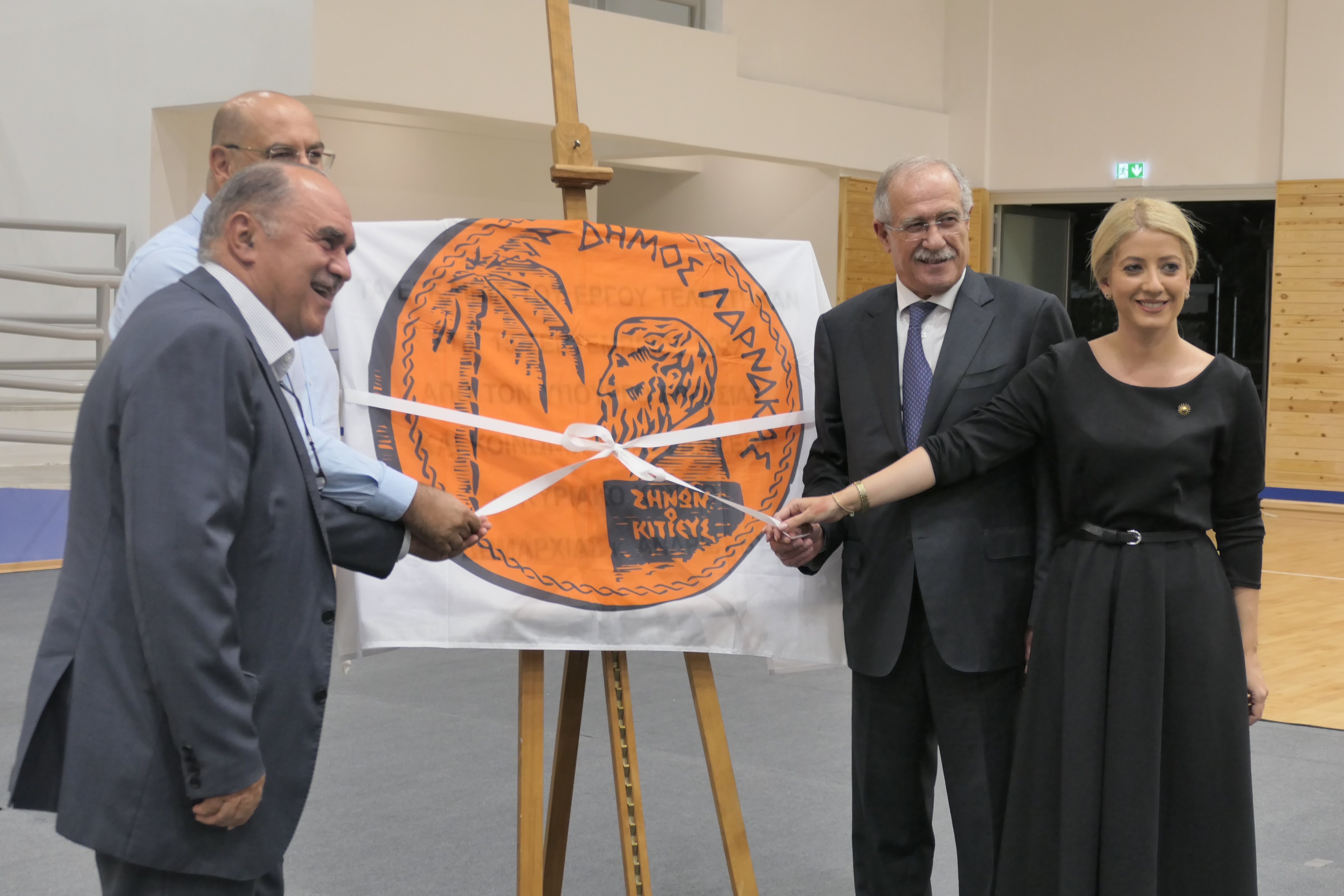 Στην παρουσία της ηγεσίας του ΚΟΑ τα εγκαίνια  του Πολυδύναμου Πολυχώρου στη Λάρνακα από τον Κυριάκο Κούσιο