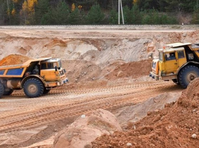 Εργασίες υλοτόμησης επικίνδυνου μεγάλου δασικού δέντρου στο δρόμο Τριμίκλινης - Σαϊττάς