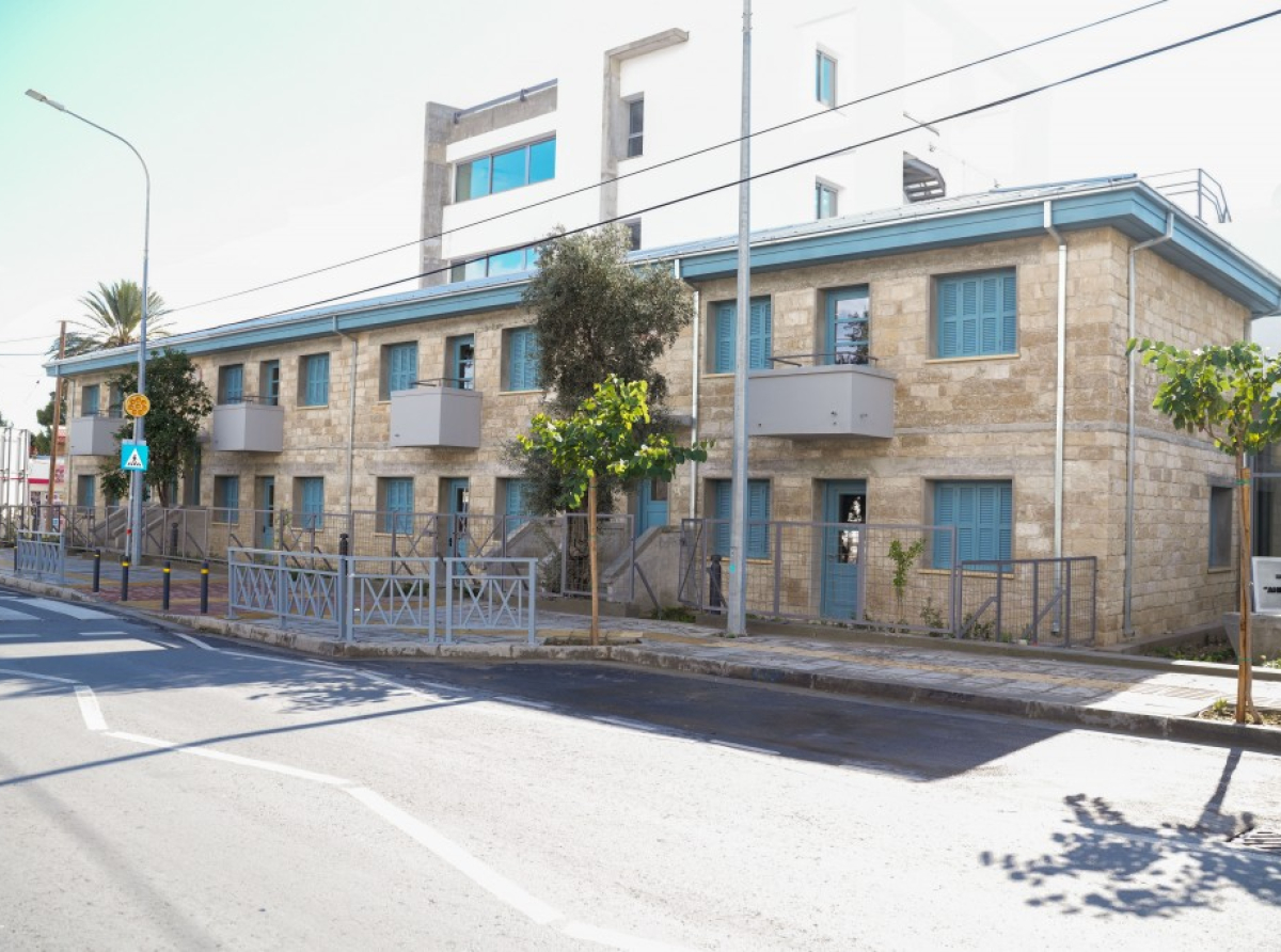 Δωρεάν νομική καθοδήγηση και εκπροσώπηση για λήπτες του ΕΕΕ στις «Δημοτικές Πολυκατοικίες Πλουτής Σέρβας» και αγορά υπηρεσιών δικηγόρου από το ΚΔΔΟ