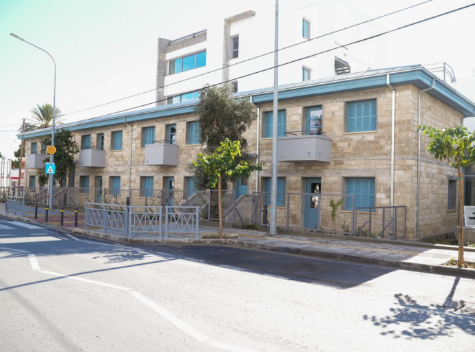 Δωρεάν νομική καθοδήγηση και εκπροσώπηση για λήπτες του ΕΕΕ στις «Δημοτικές Πολυκατοικίες Πλουτής Σέρβας» και αγορά υπηρεσιών δικηγόρου από το ΚΔΔΟ