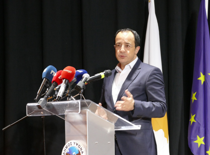 Στο πλευρό της Ένωσης Κοινοτήτων και γενικά της ΤΑ η κυβέρνηση