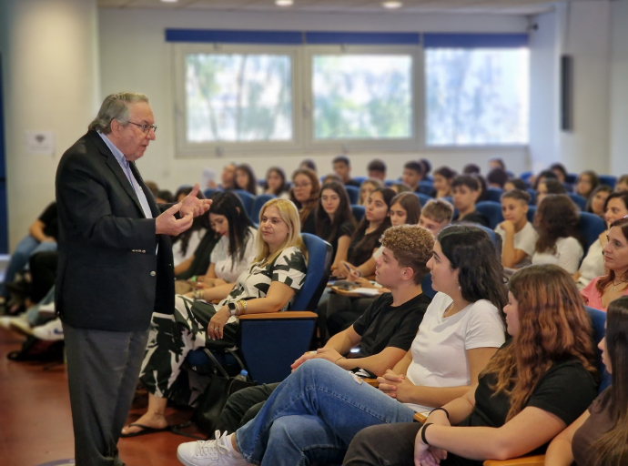 ΥΠΑΝ - Πανεπιστήμιο Frederick: Εξαιρετική επιτυχία σημείωσαν οι 4 διαλέξεις  του Καθ. Μπαμπινιώτη
