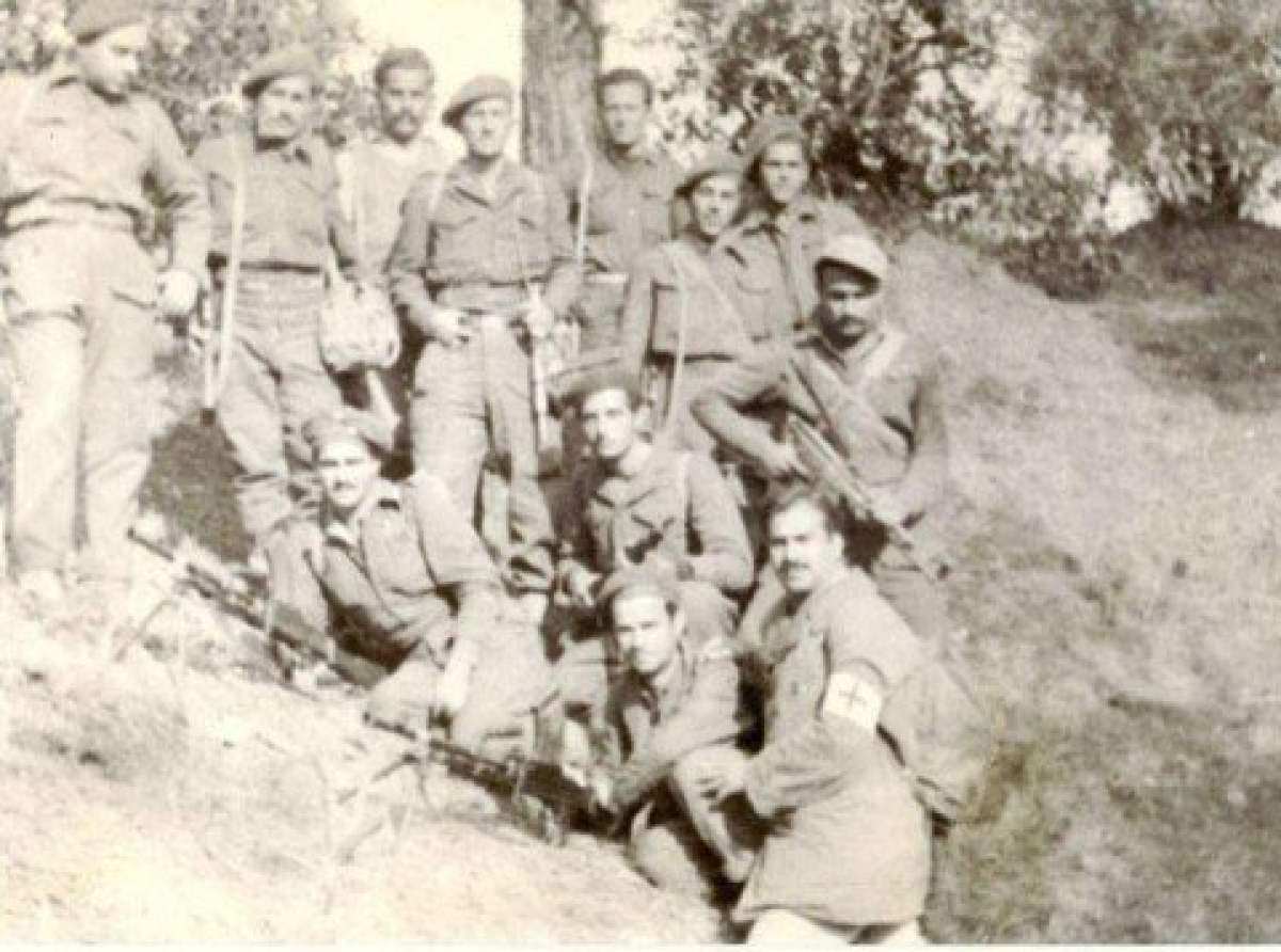 ΜΑΣΤΟΡΟΥΣ ΕΛΕΥΘΕΡΟΥΣ ΤΩΝ ΦΤΩΧΩΝ ΚΟΠΑΘΚΙΩΝ ΜΑΣ ΤΟ ΟΝΕΙΡΟΝ ΤΟΥ ΜΑΡΚΟΥ ΔΡΑΚΟΥ