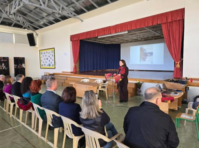 Η Υφυπουργός Πολιτισμού επισκέφθηκε το  στο Δημοτικό Σχολείου Αγίου Μάρωνα στο πλαίσιο της Ημερίδας για την άυλη  πολιτιστική κληρονομιά με τίτλο «Στους τόπους μας»