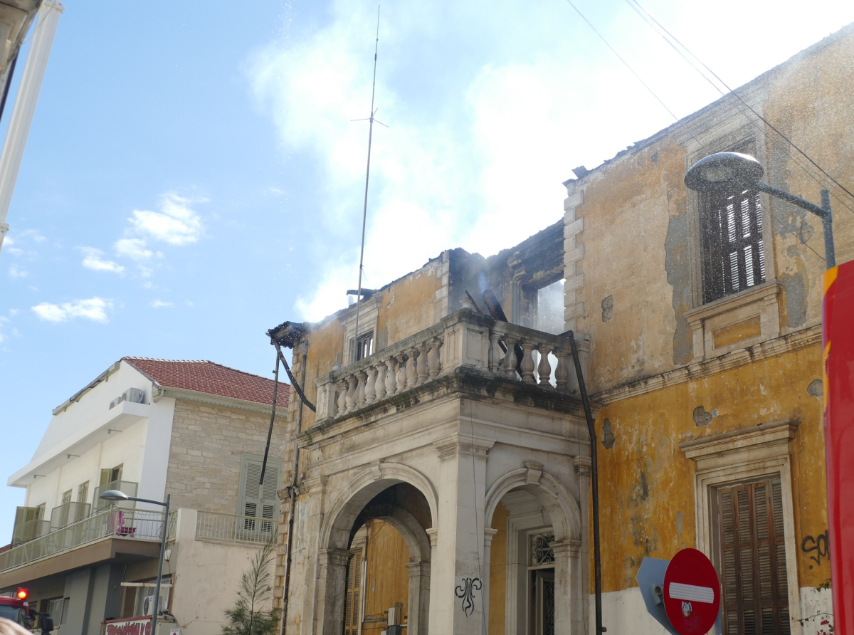 Ανακοίνωση Δήμου Λεμεσού για τη φωτιά που ξέσπασε σε διατηρητέο αρχοντικό της Λεμεσού
