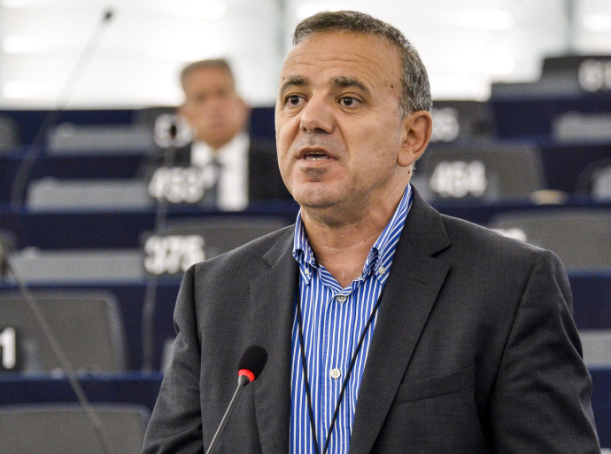 Επιλεκτική ενημέρωση των Ευρωπαίων από «δικούς» μας