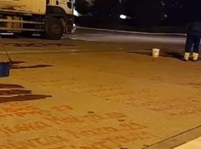 Έσβησαν τα ονόματα των θυμάτων των Τεμπών από το Σύνταγμα και προκάλεσαν οργή