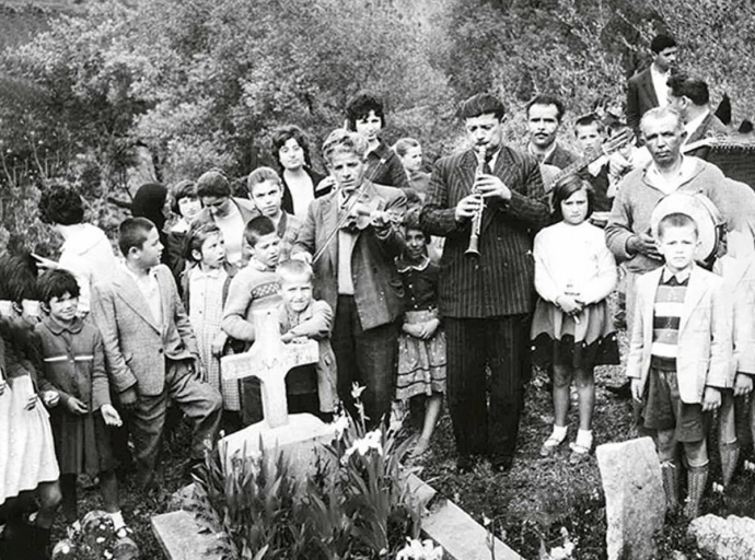 ΠΑΣΧΑΛΙΝΗ ΑΝΑΜΝΗΣΙΣ ΞΕΝΙΤΕΜΕΝΩΝ