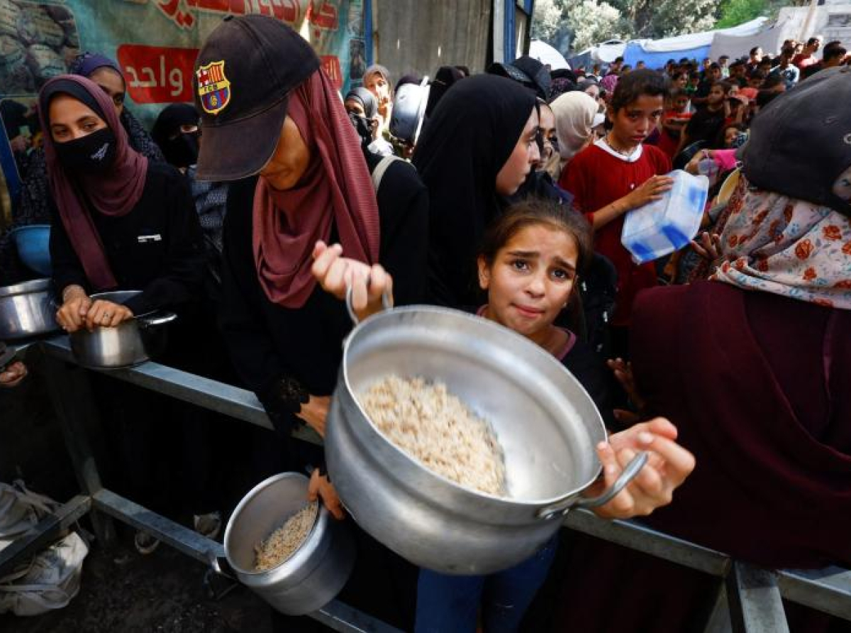 Πάνω από ένα εκατομμύριο ζεστά γεύματα διανέμονται καθημερινά σε όλη τη Γάζα