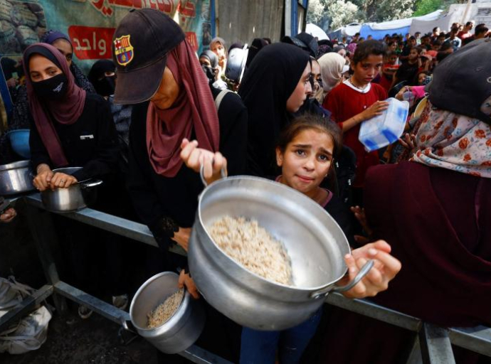 Πάνω από ένα εκατομμύριο ζεστά γεύματα διανέμονται καθημερινά σε όλη τη Γάζα