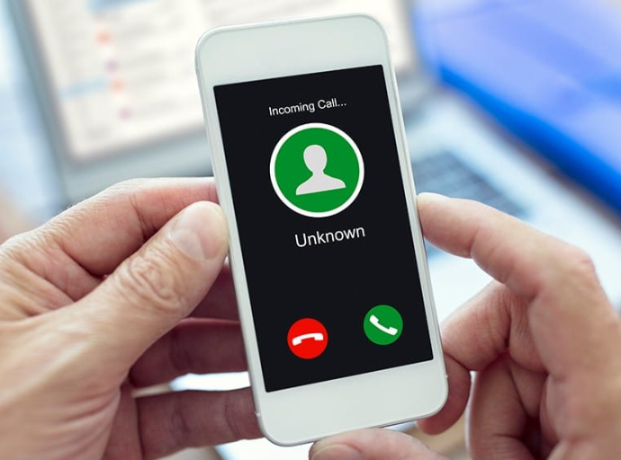 Αυτή είναι η λέξη που δεν πρέπει να πεις ΠΟΤΕ όταν σε καλούν από άγνωστο αριθμό