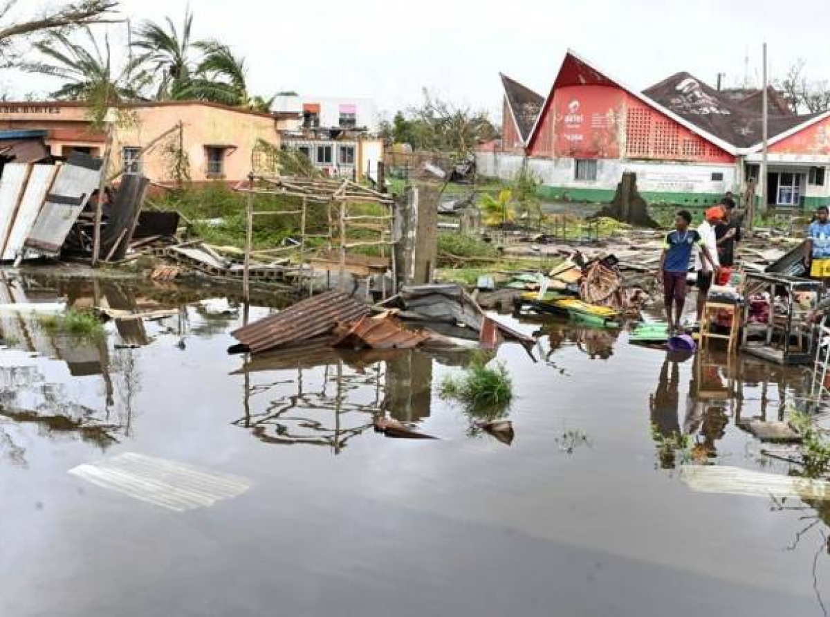 ΜΑΔΑΓΑΣΚΑΡΗ.. Ο τροπικός κυκλώνας Γκεζάνι αφήνει δεκάδες νεκρούς και χιλιάδες εκτοπισμένους