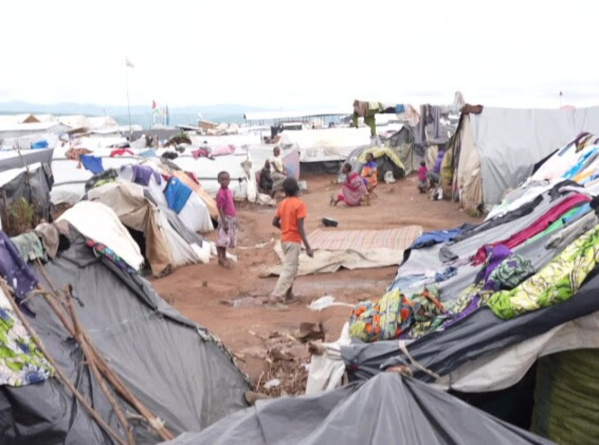 ΛΔ Κονγκό: Δεκάδες χιλιάδες εγκαταλείπουν τις εστίες τους λόγω συγκρούσεων και καταφεύγουν σε υπερπλήρη καταυλισμό προσφύγων στο Μπουρούντι