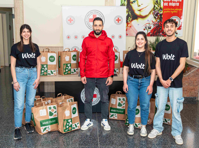 Η Wolt στηρίζει εμπράκτως το κοινωνικό έργο του Ερυθρού Σταυρού