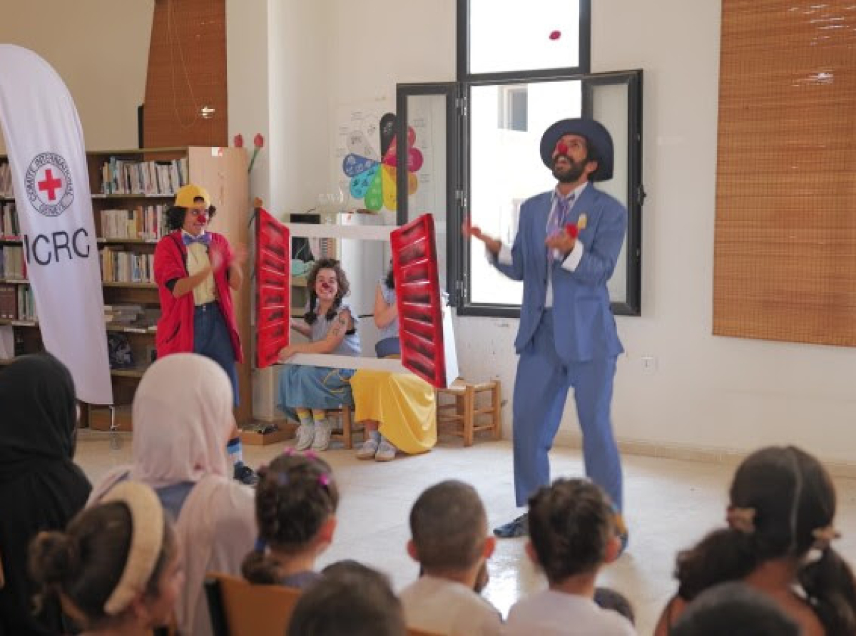 Λίβανος: Το γέλιο γίνεται «όπλο» προστασίας για τα παιδιά απέναντι στις νάρκες